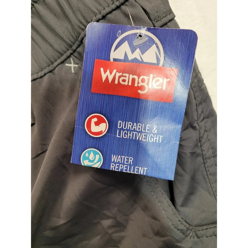 NWT Wrangler Outdoor Cargo Shorts Mens 46 Gray  Water Repellent UPF 30